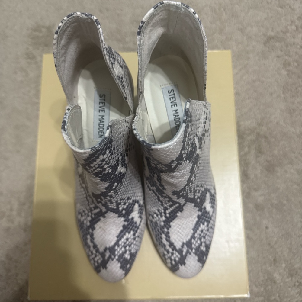 Steve Madden Women's Snake Print Ankle Boots - Black and White